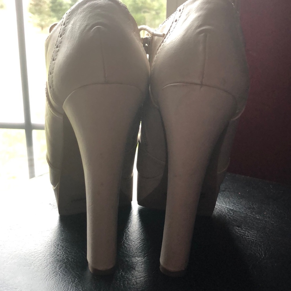 Heels - Picture 3 of 3